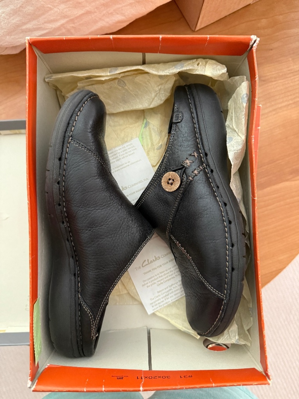 Clarks Women's Un Hinge Black Leather Clogs (Size 8)